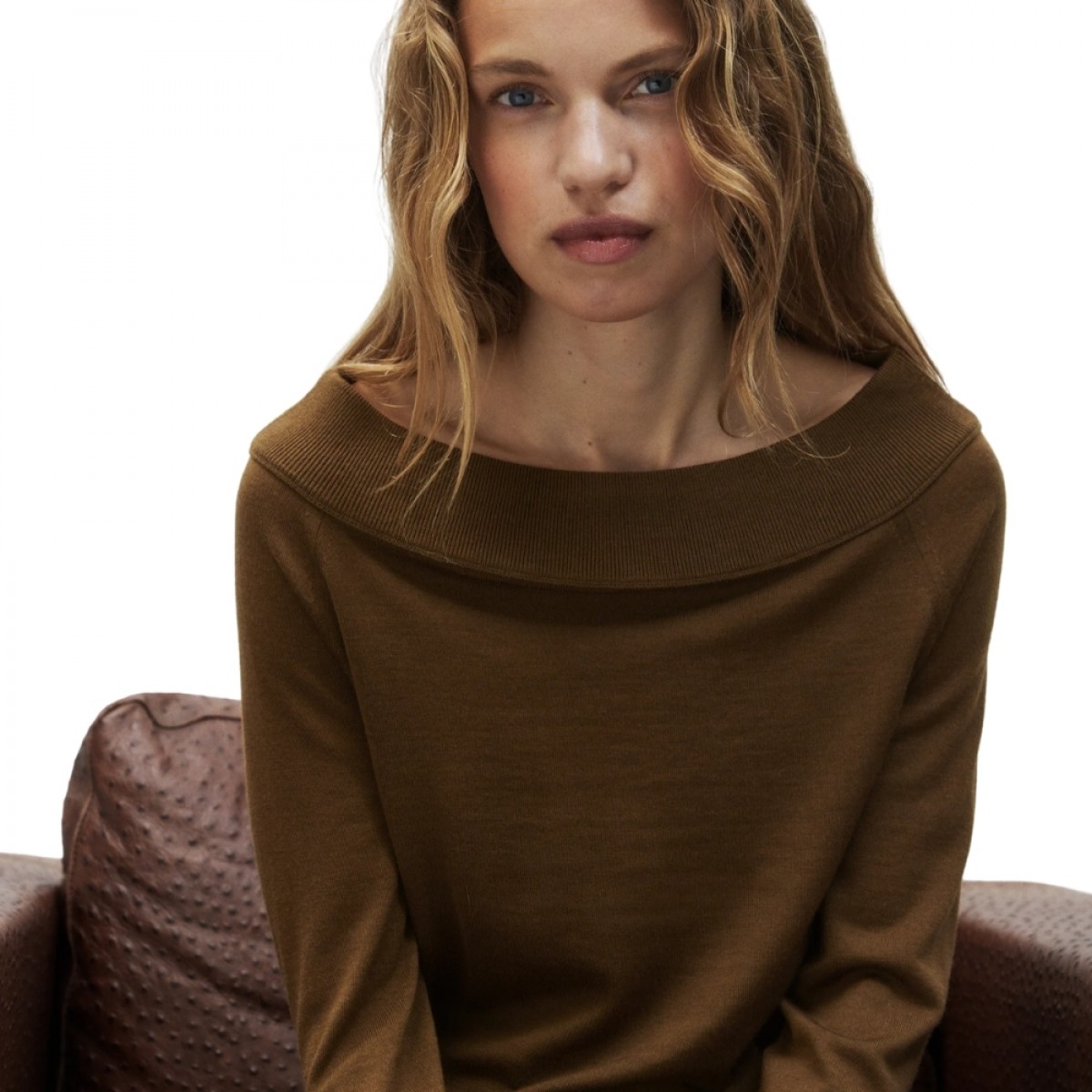 closed wide neck long sleeve - light mocha brown - look
