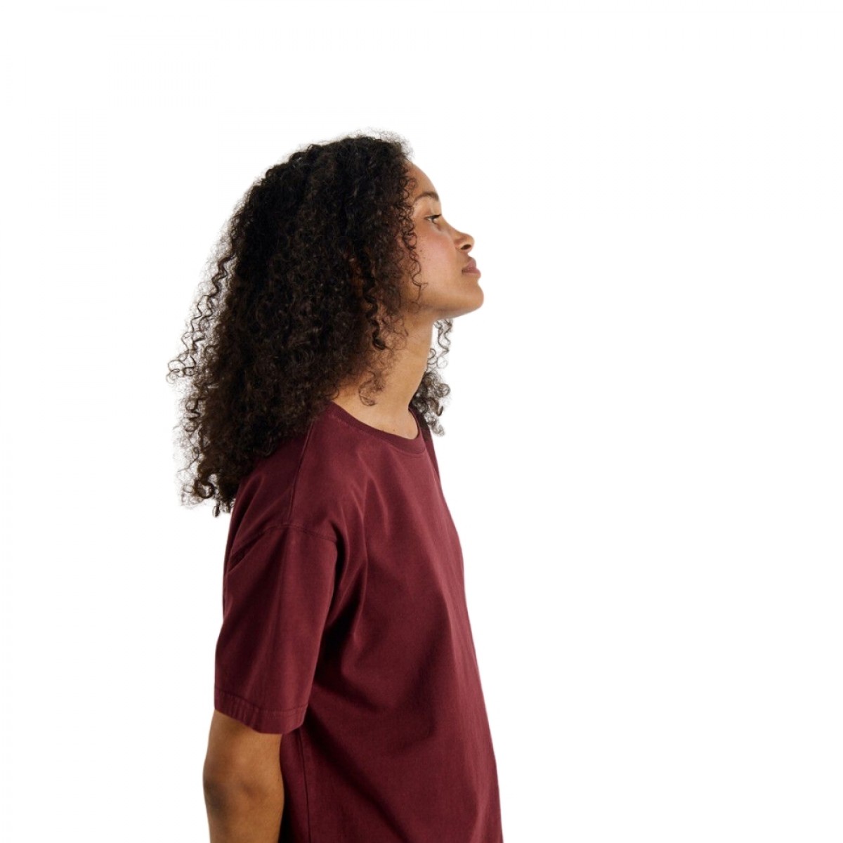 women's t-shirt fizvalley - vintage burgundy - model fra siden 