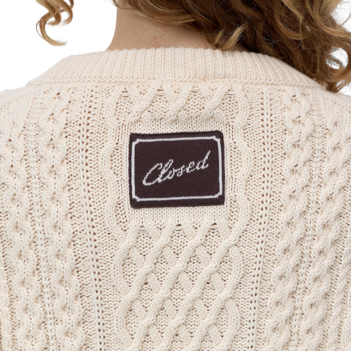 closed crew neck long sleeve - whipped cream - logo