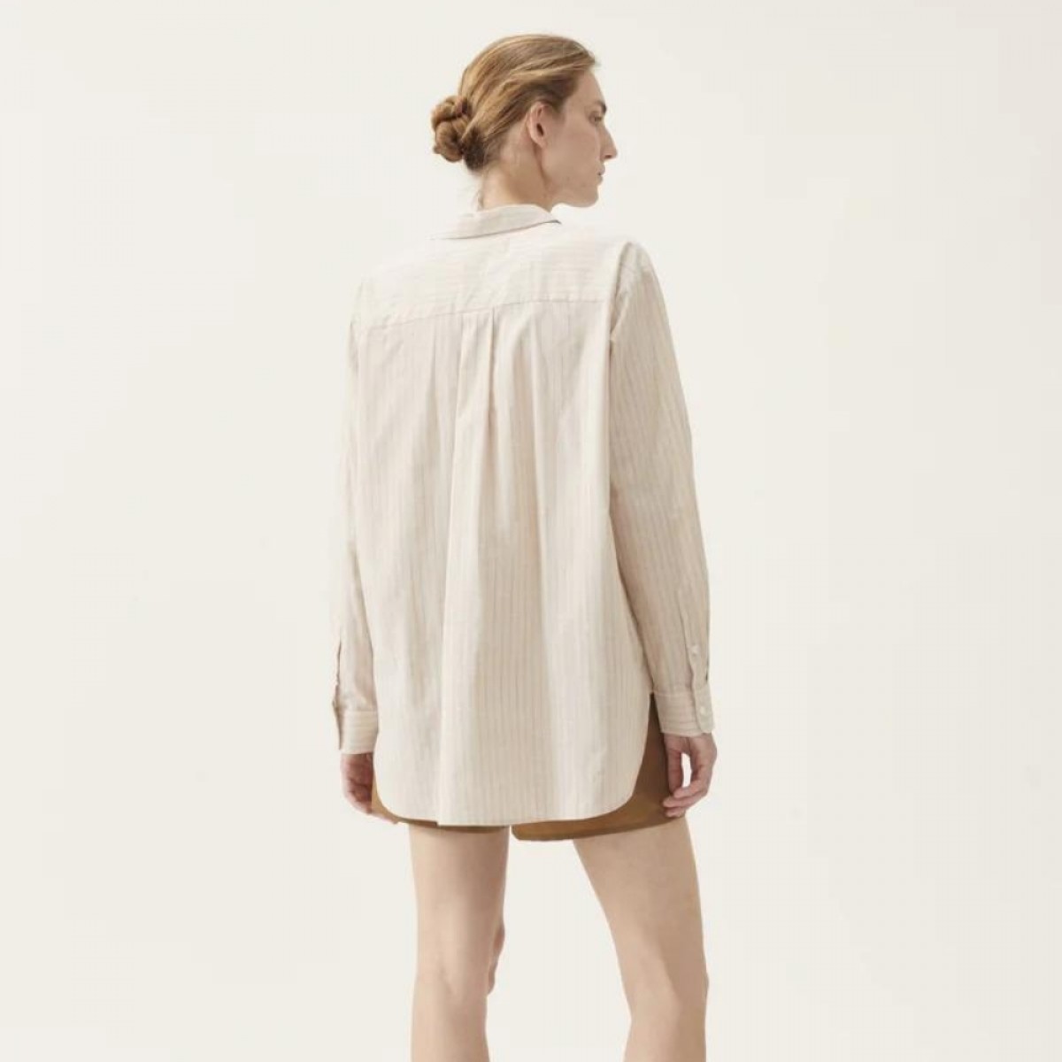 alessio shorts - tobacco - model bagfra