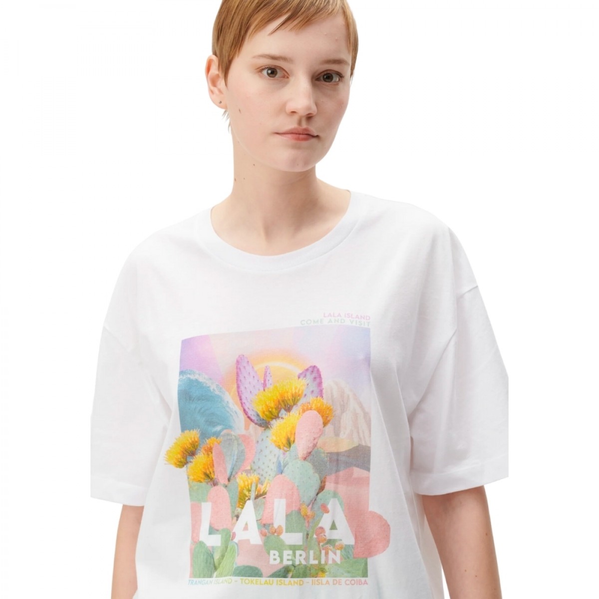 celia t-shirt -lala desert - model print