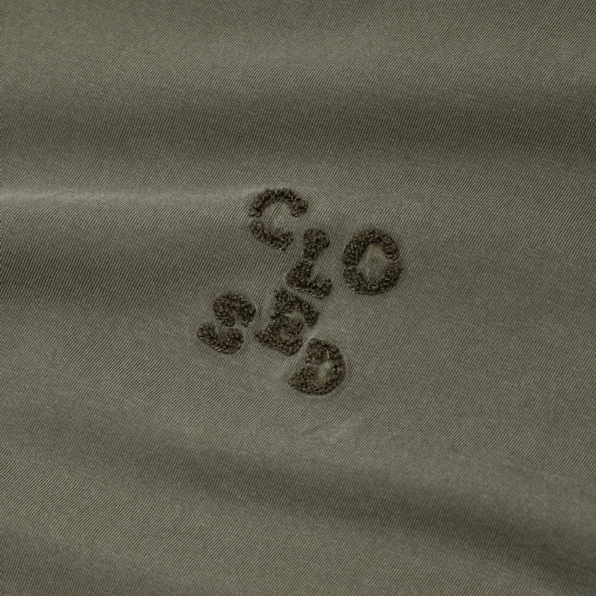 closed cropped t-shirt - cypress green - logo