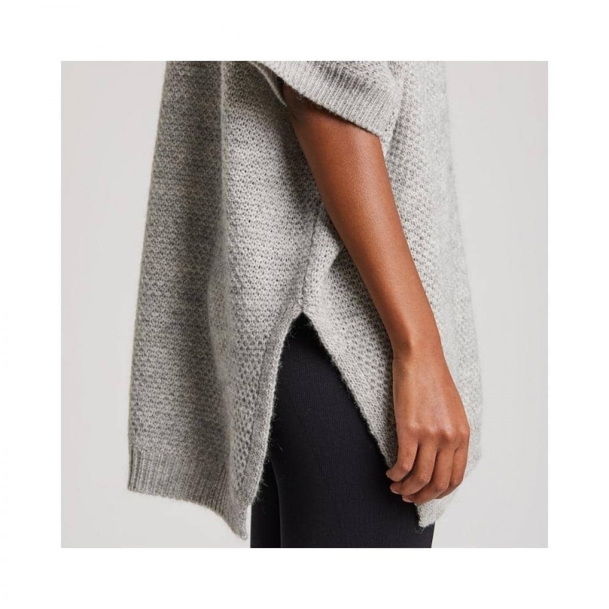 irma knit vest - grey melange - model slids