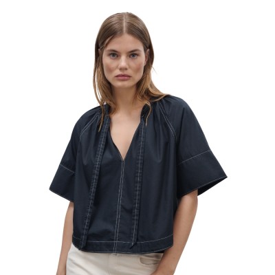 closed cropped top - black